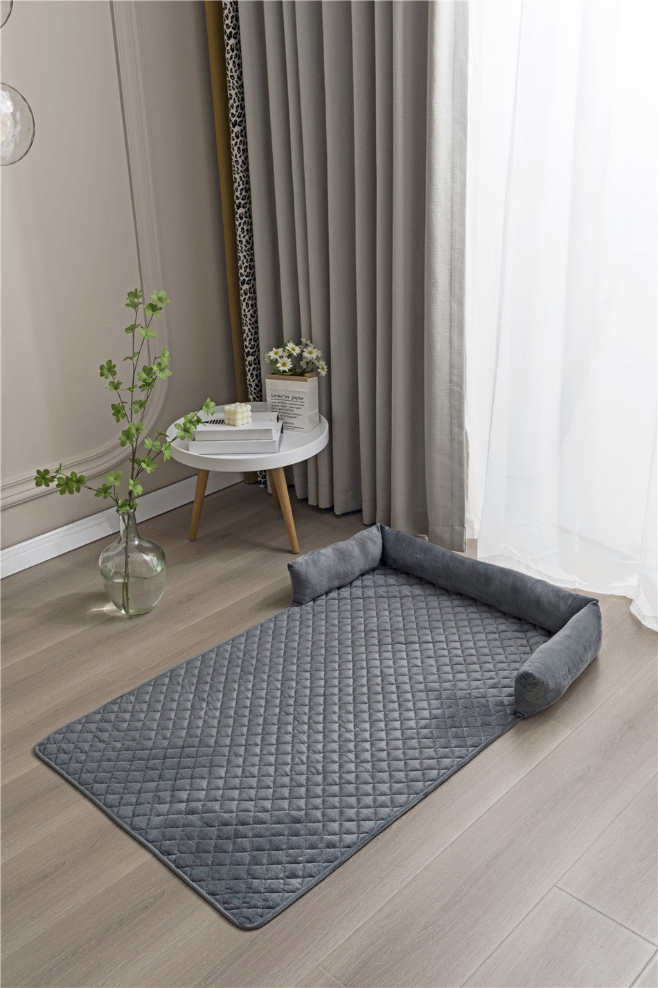 Bed for large dogs and cats with cushion, protective mat for sofa.